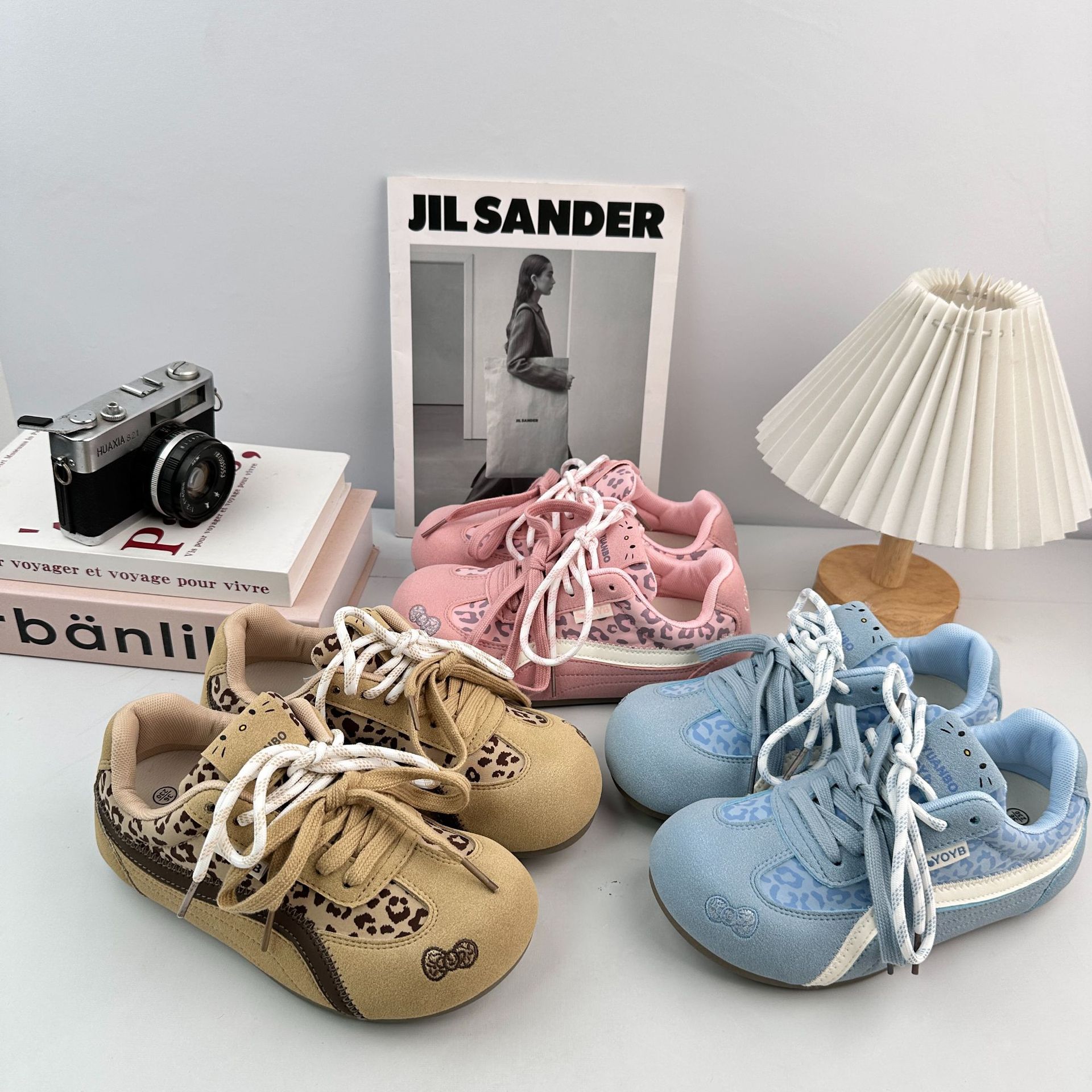 Yuanbo versátil zapatos coreanos para mujeres 2025 otoño nuevos zapatos de skate con patrón de leopardo estudiantes zapatos blancos zapatos de entrenamiento para el cabello image 1