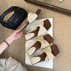 フレンチスタイルのレトロな織り厚底サンダル、女性用夏アウター2025シーズン、スカート付き、身長を伸ばすワンラインサンダル