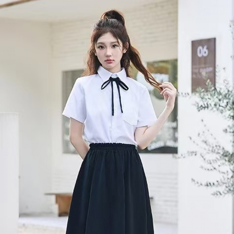 여성용 반팔 + 모든 색상의 나비넥타이