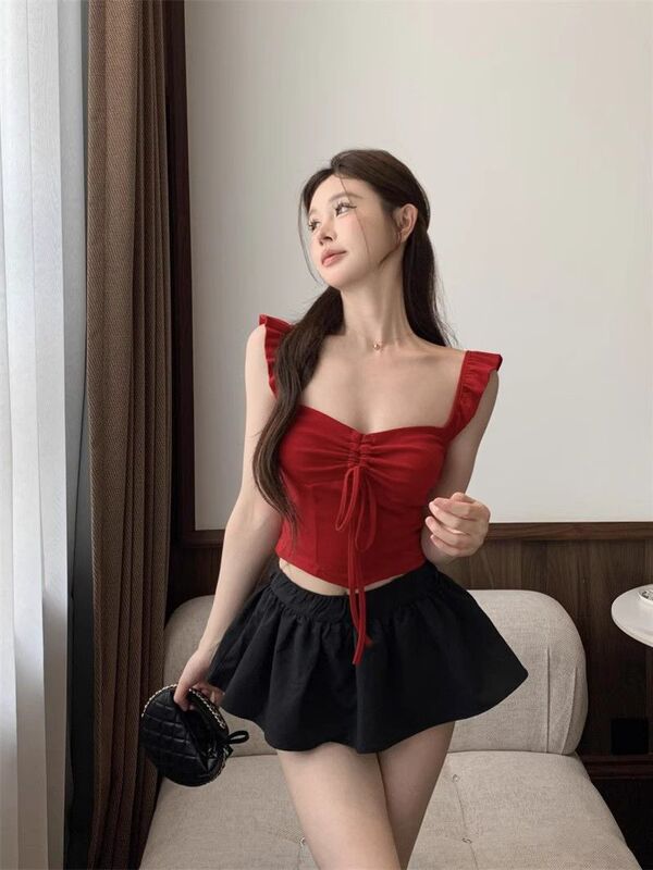 小飛袖の方襟の赤いキャミソールの女性は夏のタイ式の甘いギャルを着ています。|undefined