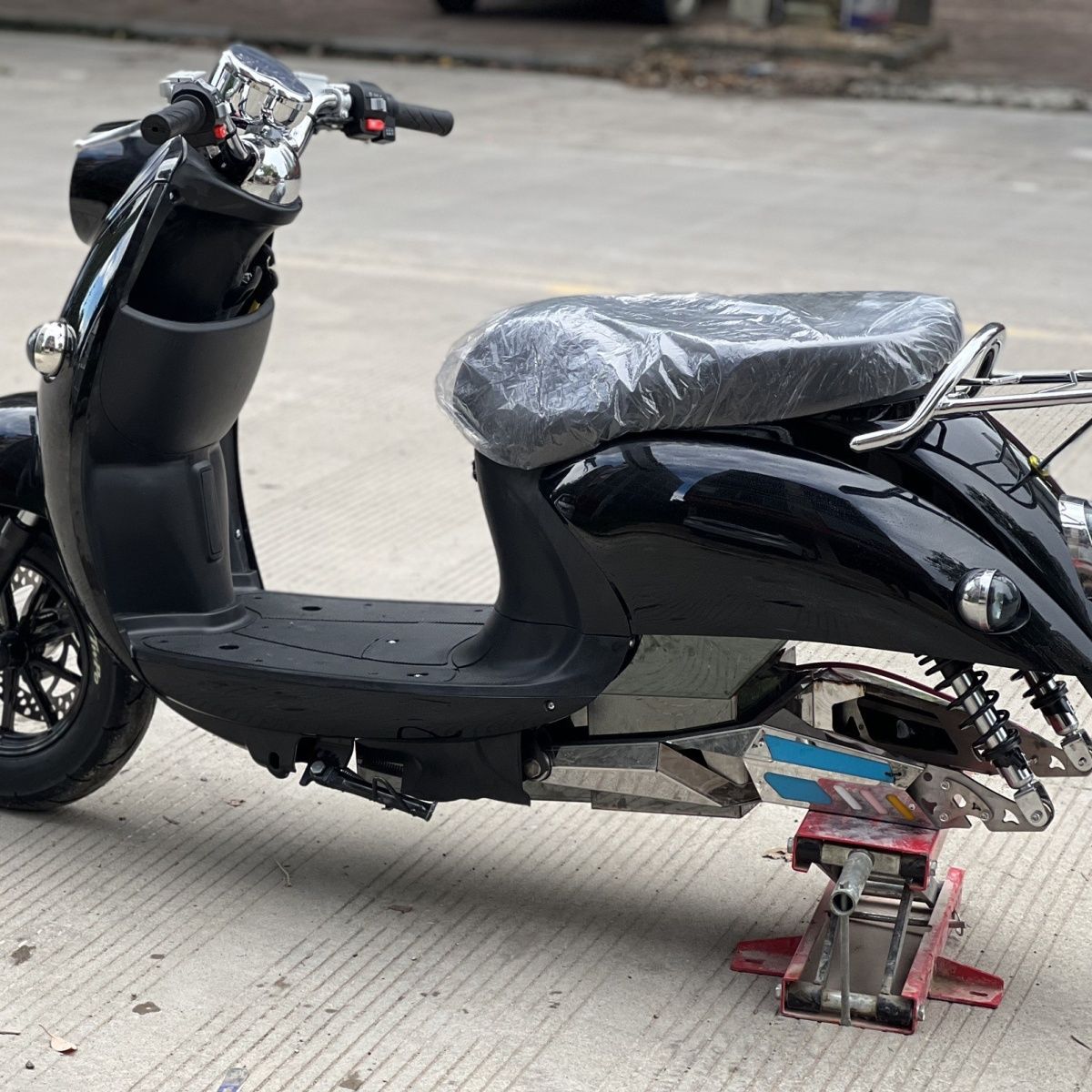 Source factory goods electric motorcycle electric car turtle king turtle five stainless steel no three integrated sealed warehouse frame group good delivery