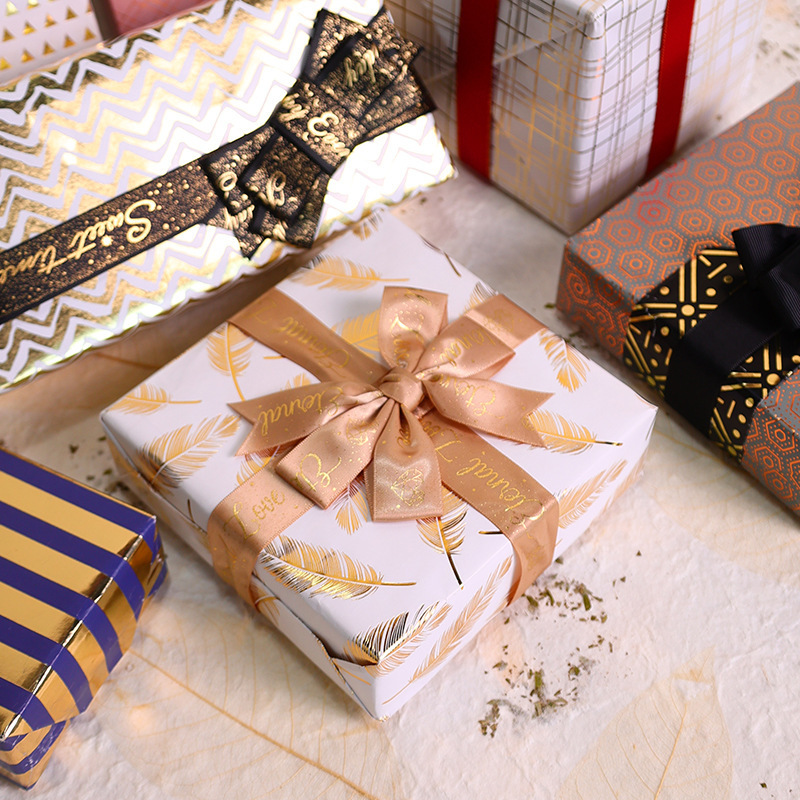 Suministro exclusivo transfronterizo de regalos para el Día de San Valentín, estampado en caliente con lámina dorada, papel de regalo de feliz cumpleaños, rollo de papel de lunares de gran tamaño al por mayor.