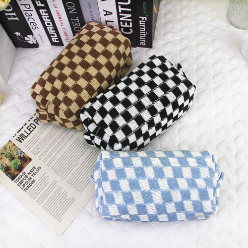 New ins style checkerboard knitted cosmetic bag contrasting wool plaid large capacity storage organizer bag pencil bag