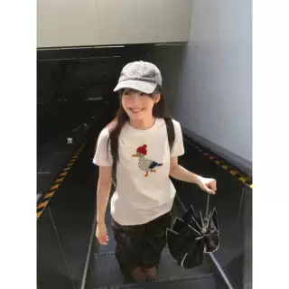 时尚减龄小众印花短袖女纯棉打底衫夏季正肩休闲内搭上衣百搭T恤