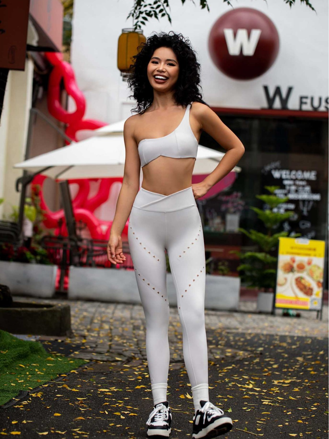 Pantalones apretadas de cintura cruzada agujero triangular entrenamiento de Pilates ventilación rápida secado acondicionamiento físico de nueve puntos pantalones mujeres