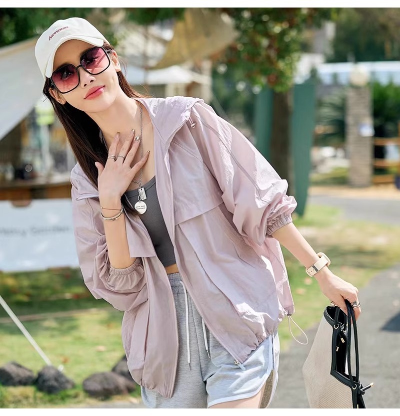 Áo chống nắng nữ dáng rộng có mũ, chất liệu mỏng nhẹ thoáng khí — Màu xanh lục nhạt chi tiết 30