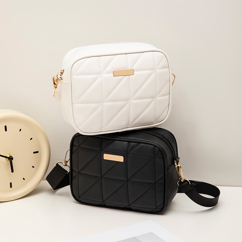 Bolsa de mujer inclinada, nueva moda coreana, bolso de cámara, bolso de hombro de mujer, bolso de diamante inclinado image 3