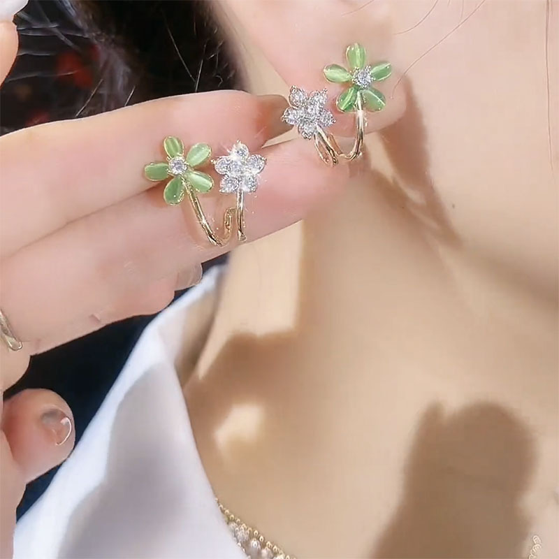 Sophisticated universal fresh summer elegant fashionable earrings