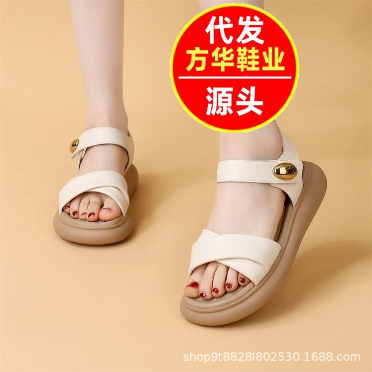 Nuevas sandalias de verano para mujeres ligeras antideslizantes súper suaves versátiles sandalias de mujer de moda hueco plano aumento de altura sandalias ocio