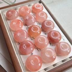 Xiaohongshuの人気の新疆ゴールデンシルク翡翠桃の花詰めピンクの安全バックル、純粋な色、男性と女性の古代スタイルのネックアクセサリー