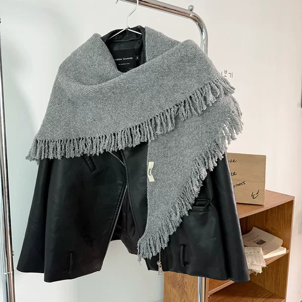 New autumn and winter high-end feeling South Korea all-match tassel warm scarf outside triangle scarf knitted wool scarf shawl