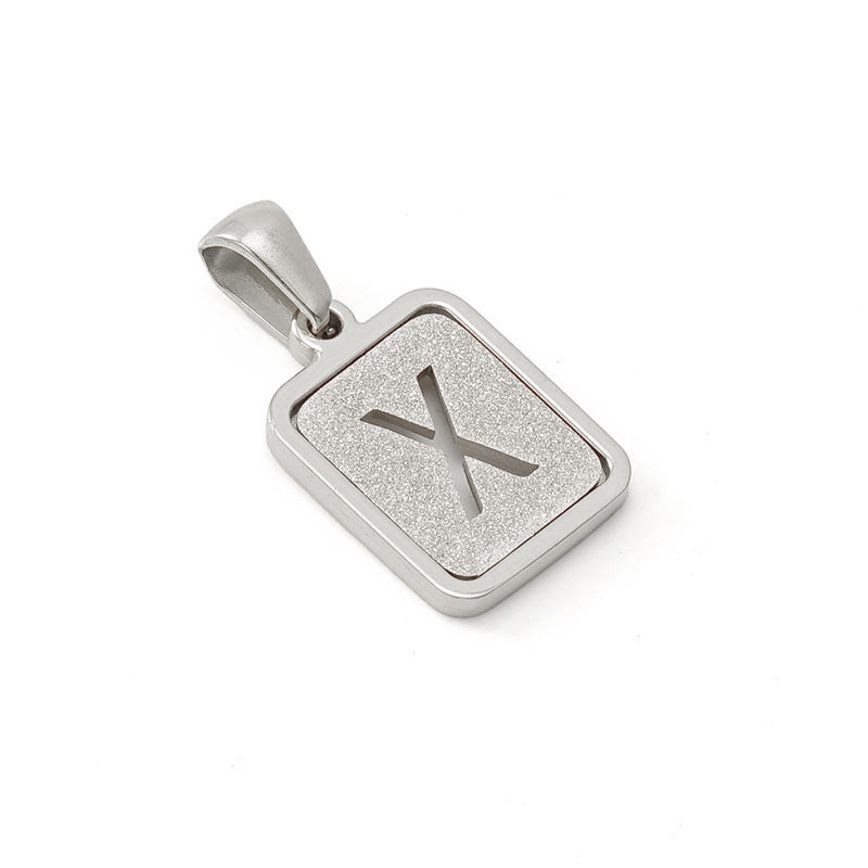 Nueva moda de acero inoxidable letra inglesa colgante de fábrica al por mayor carta prensada en arena titanio acero 18K Commuter todo partido