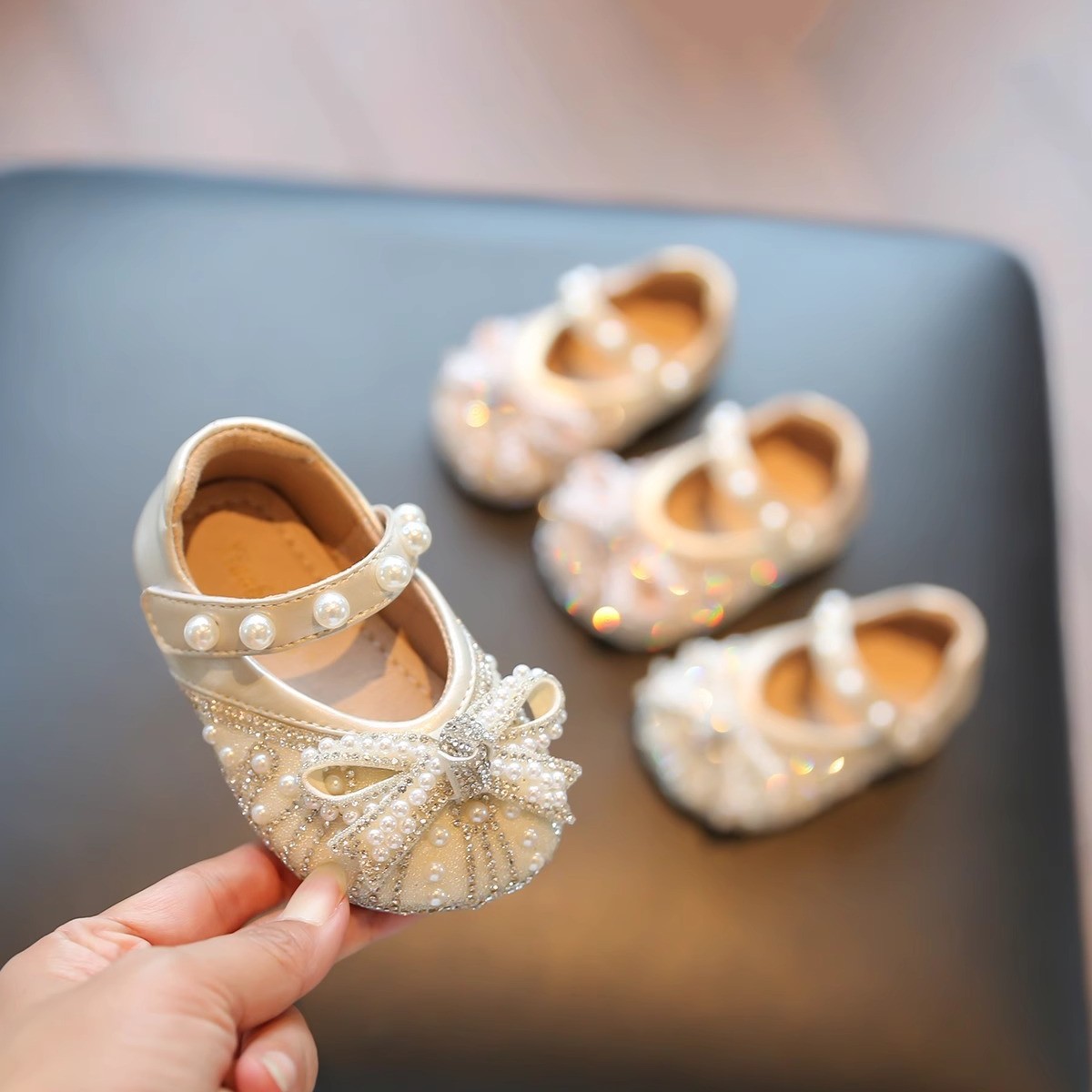Baby Girl's Shoes One Year Old Spring Style Girl Princess Shoes Baby Toddler Shoes Soft Sole Sweet Bright Diamond Children's Leather Shoes