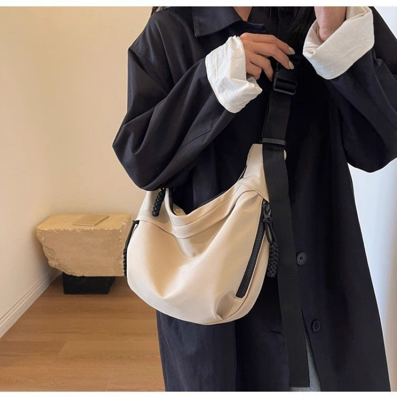 Women's New Fashion Sport Casual Oxford Cloth Shoulder Bag, Versatile Large Capacity Crescent Crossbody Travel Bag Wholesale - Thumbnail 6