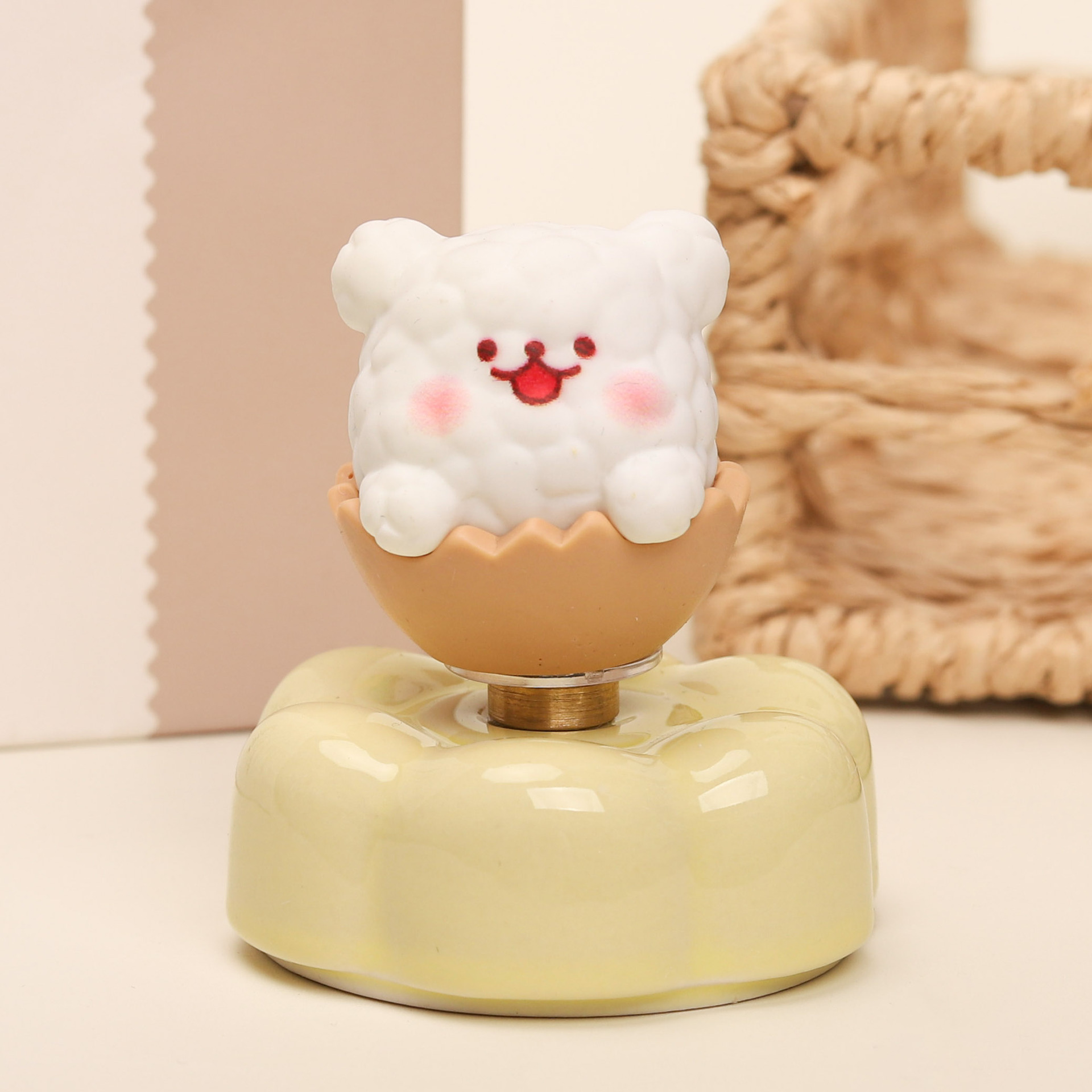 Trendy online sensation: Line dog spinner, rotatable car and desktop ornament, suitable for gifting, selling at stalls, and as a wholesale gift