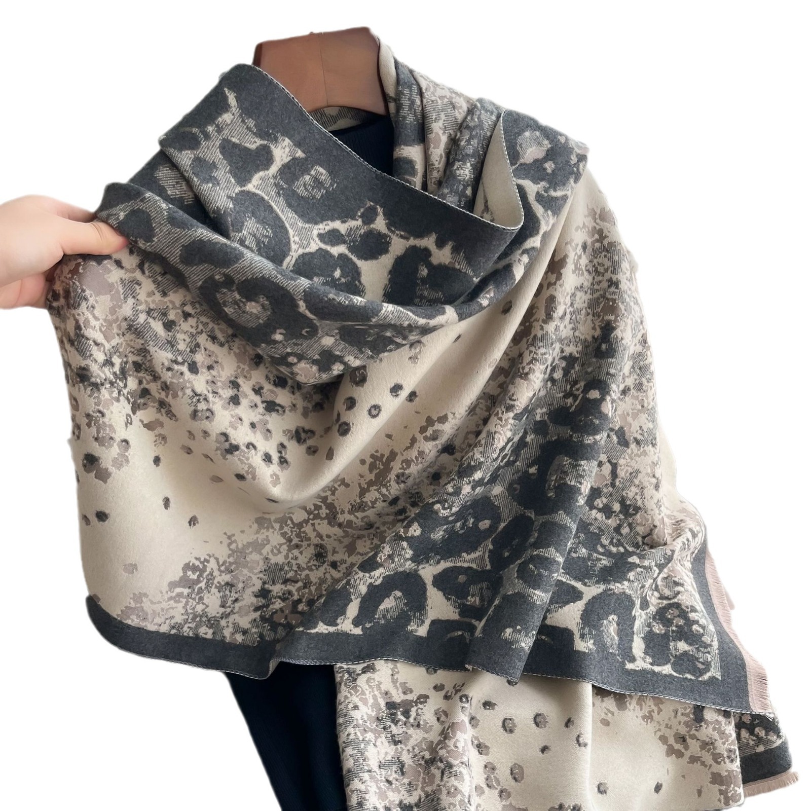 Comercio exterior Europa y los Estados Unidos clásicos estampado leopardo alta sensación chal 2024 otoño y invierno nueva moda bufandas largas con abrigo bufandas mujeres