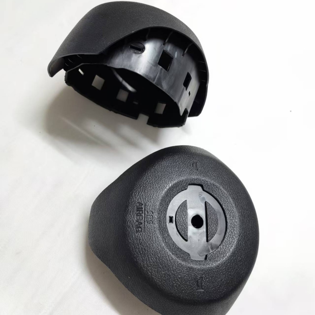 Adecuado para Nissan Qijun Qashqai Sylphy Teana Jinke Volante Cubierta de trompeta Caja decorativa de plástico