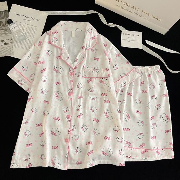 Pijamas de seda de hielo de seda de imitación transfronteriza mujeres verano pantalones cortos de manga corta cardigan dibujos animados lindo crayón Shin-chan