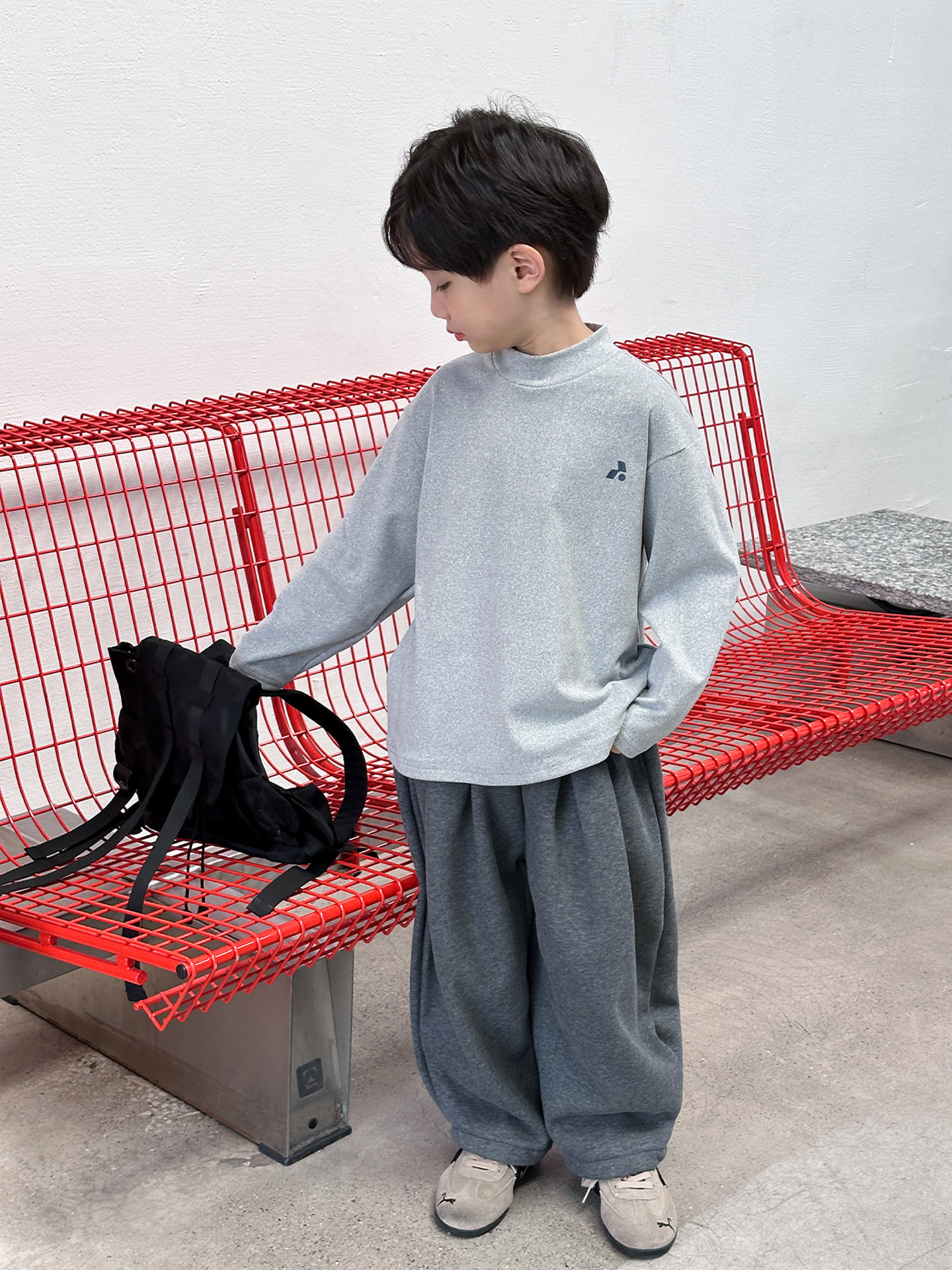 Niños con camiseta de camiseta de camiseta de manga larga de terciopelo para niños de mediano tamaño otoño y invierno con cuello grueso de media altura para mantener el calor dentro de la t