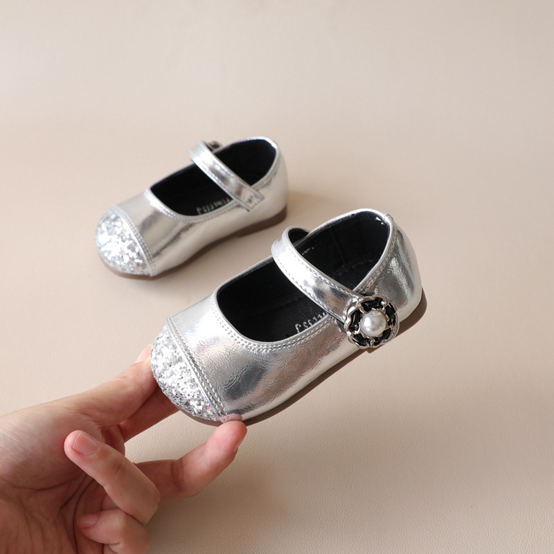 Children's shoes for early age