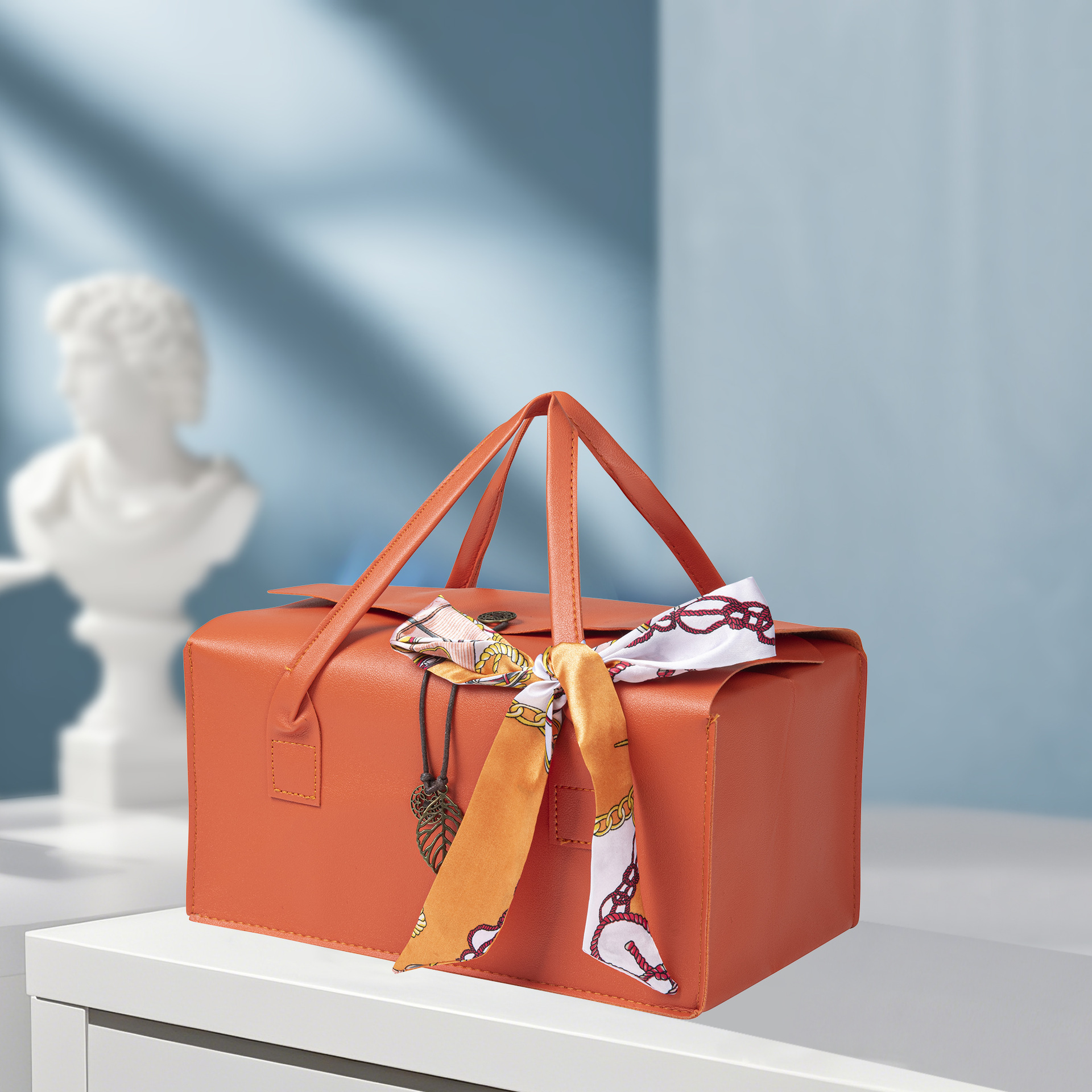 Оранжевый + шелковый шарф; длина 30*ширина 17*высота 14см