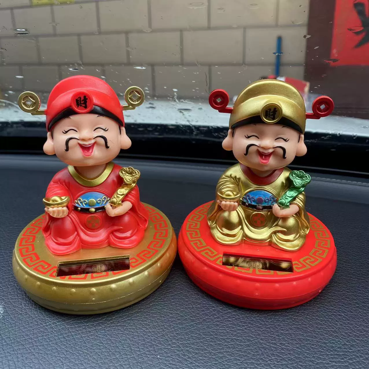 Завод прямых солнечных украшений кивком Богу богатства творческий автомобиль украшения, чтобы заработать деньги в сокровище солнечной украшения дома