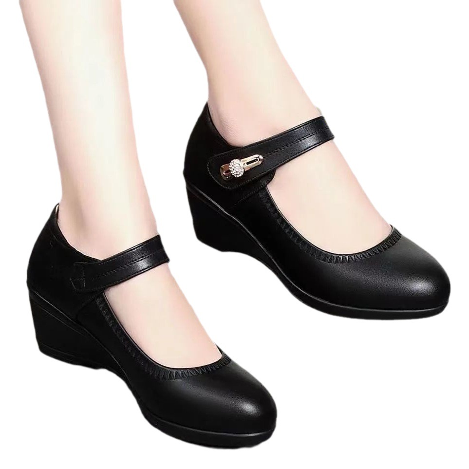Zapatos de cuero genuino suave con suela blanda para mamá, novedad primavera-otoño 2026, tacón de cuña antideslizante, para mujer de mediana edad y mayor, zapatos individuales para otoño e invierno. image 1