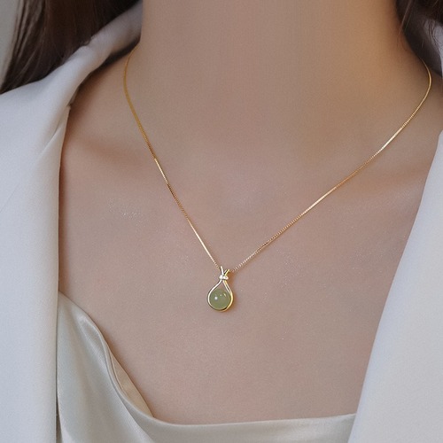 Mid-Ancient Fortune Bag and Jade Pendant Light Luxury New Chinese Style Necklace for Women, Lock Bone Titanium Steel Non-Fading Chain, Ethnic Style