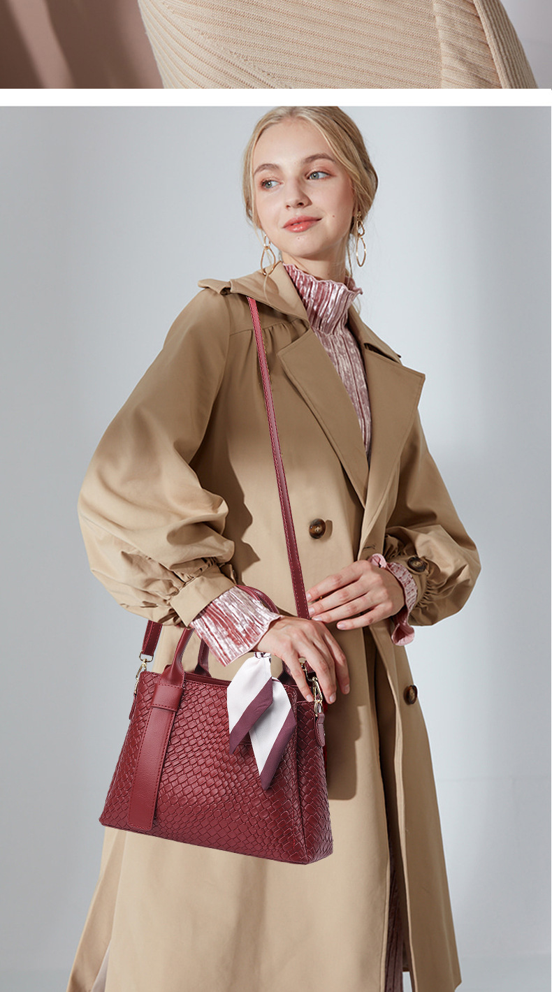 Women's Pu Leather Solid Color Elegant Cute Square Zipper Handbag display picture 1