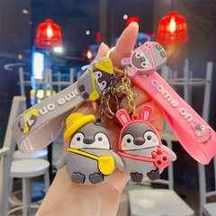 かわいいペンギンキーホルダー、招き猫、ルービックキューブペンダント、カップルバッグ、車のキーホルダー、人形マシンの小物