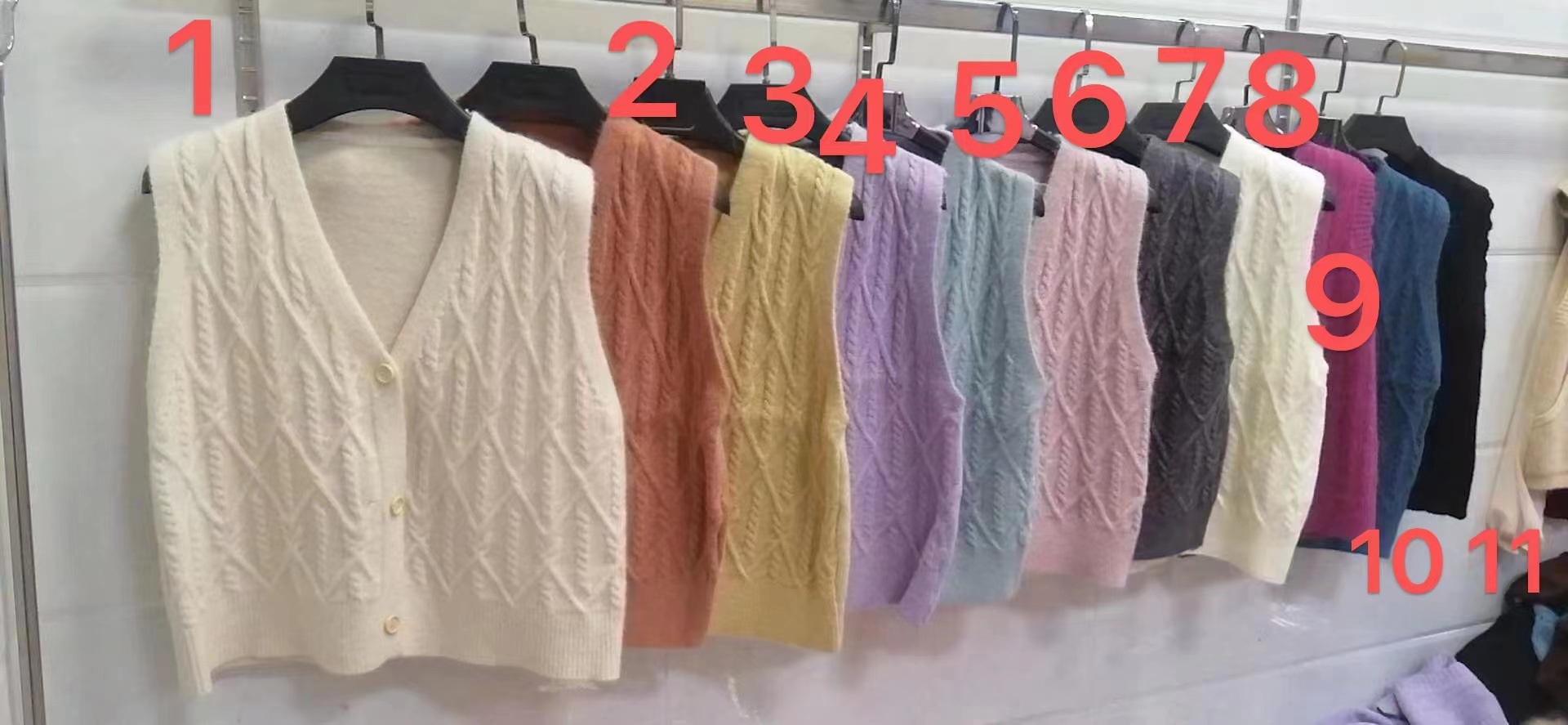 Cardigan de punto de cuello en V de botón único, chaleco de primavera y otoño, nuevo suéter de color sólido coreano, chaleco de caballo, clip de caballo image 17