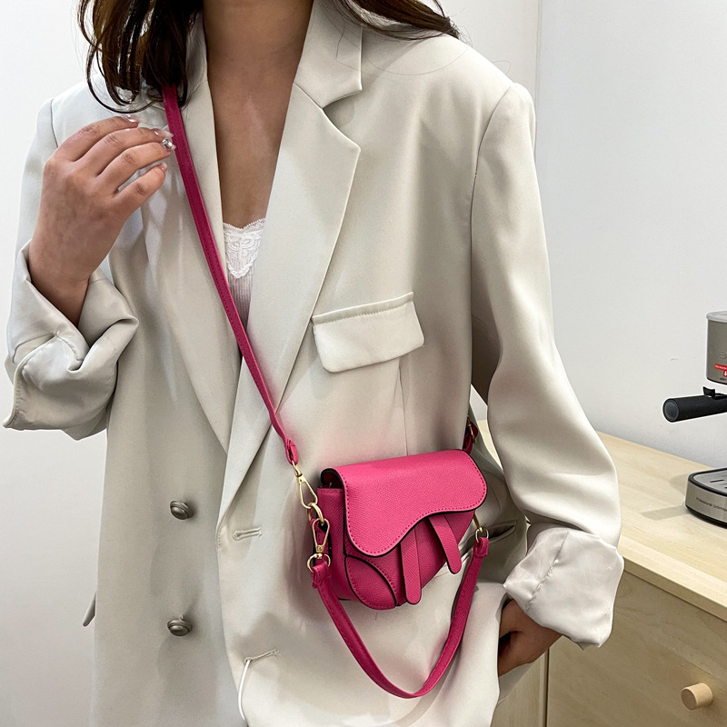 Kleines Nischendesign für Frauen 2024 neuer Sommer minimalistischer Crossbody, einzelne Schulter, Unterarmtasche, modische Textur_voghion.com