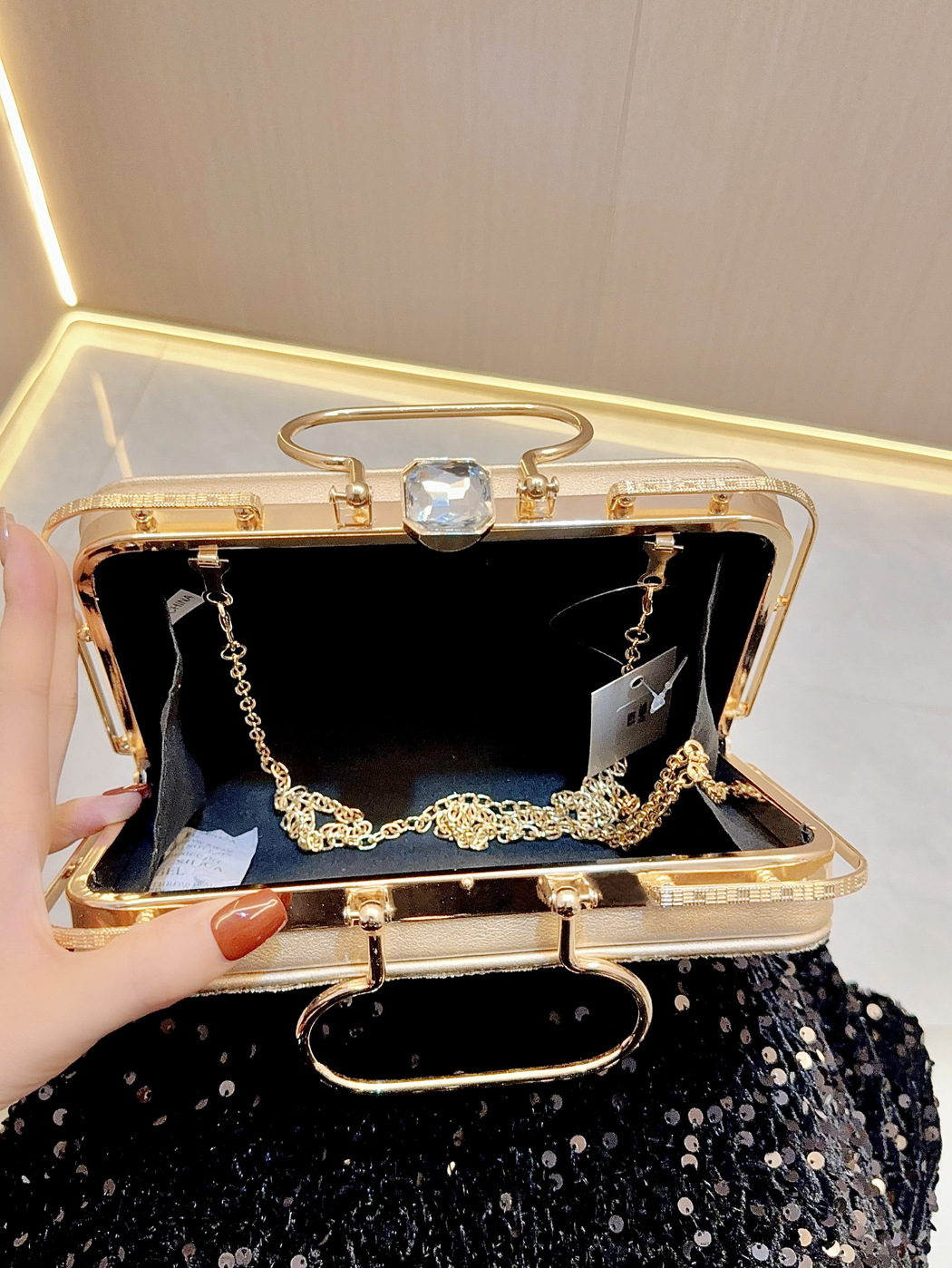 Gold Silver Black Pu Leather Solid Color Pearls Square Evening Bags display picture 4
