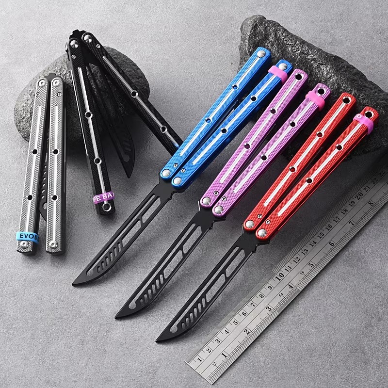 蝴蝶折叠刀阳江海妖v3无疆练习刀铝合金csgo甩手刀不伤手未开刃