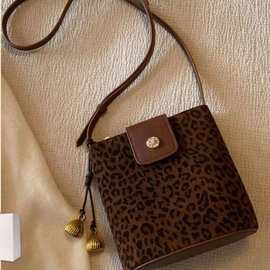 南风Chio2nd 磨砂真皮豹纹水桶包复古通勤百搭单肩包包女斜挎小包