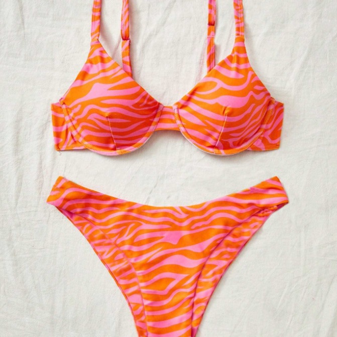 2024 new European and American striped split three-point bikini sexy hot girl cross-border beach holiday hot spring