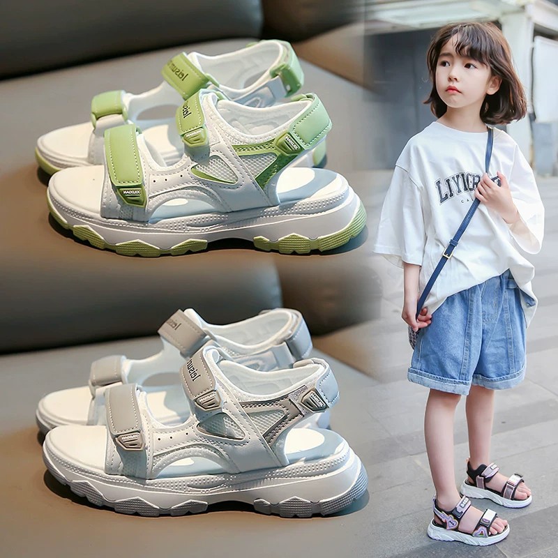 Niñas sandalias huecas de verano 2026 nuevos niños de estilo medio y grande simple moda versátil zapatos de playa zapatos para niños