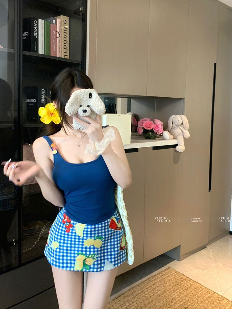 파란색 상단