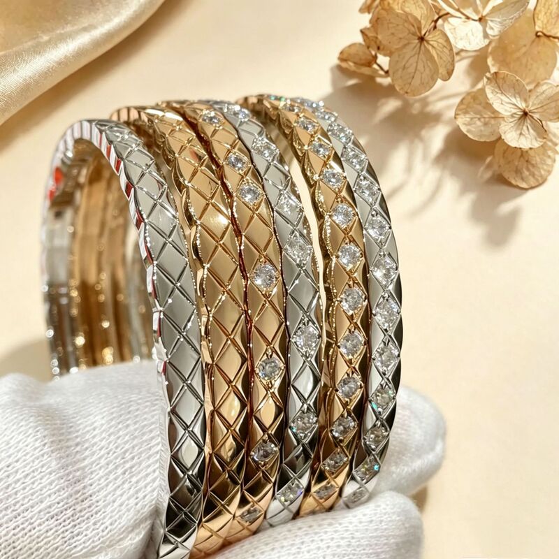 High-End Chanel-Style V-Gold Coco Diamond-Studded Bracelet for Women, Simple and Versatile, Elegant Jewelry High-End Chanel-Style V-Gold Coco Diamond-Studded Bracelet for Women, Simple and Versatile, Elegant Jewelry