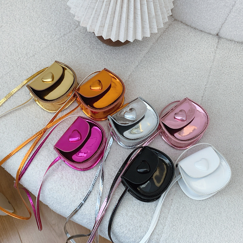 Bolso de accesorios de princesa de estilo occidental Mini lindo bolso de hombro para niños y niñas en forma de corazón Cadena de moda Bolso de moda para niños de charol