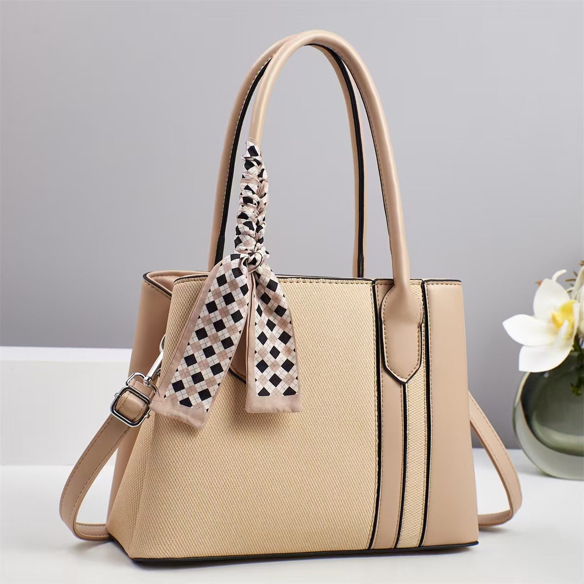 Bolsos 2025 nuevo estilo de moda europea y americana bolso de madre de un solo hombro con textura de gran capacidad bolso de costura de color en contraste