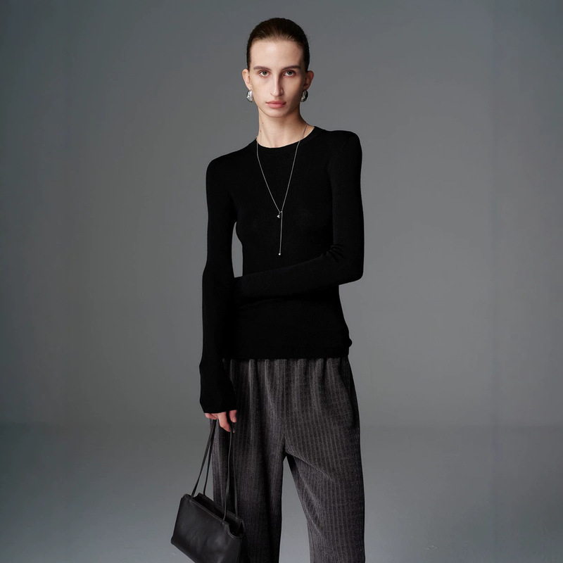 SOU JU skin-friendly and comfortable Merino 120S fine wool 18-gauge seamless one-piece round-neck thin wool knit SOU JU skin-friendly and comfortable Merino 120S fine wool 18-gauge seamless one-piece round-neck thin wool knit