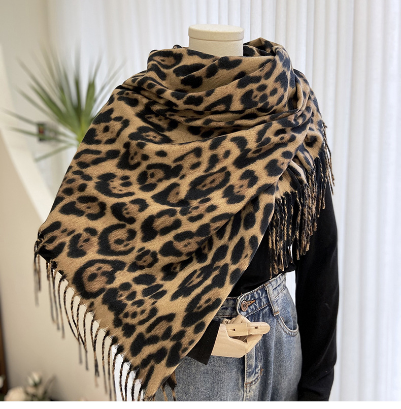 Women's Casual Leopard Imitation Cashmere Scarf display picture 1