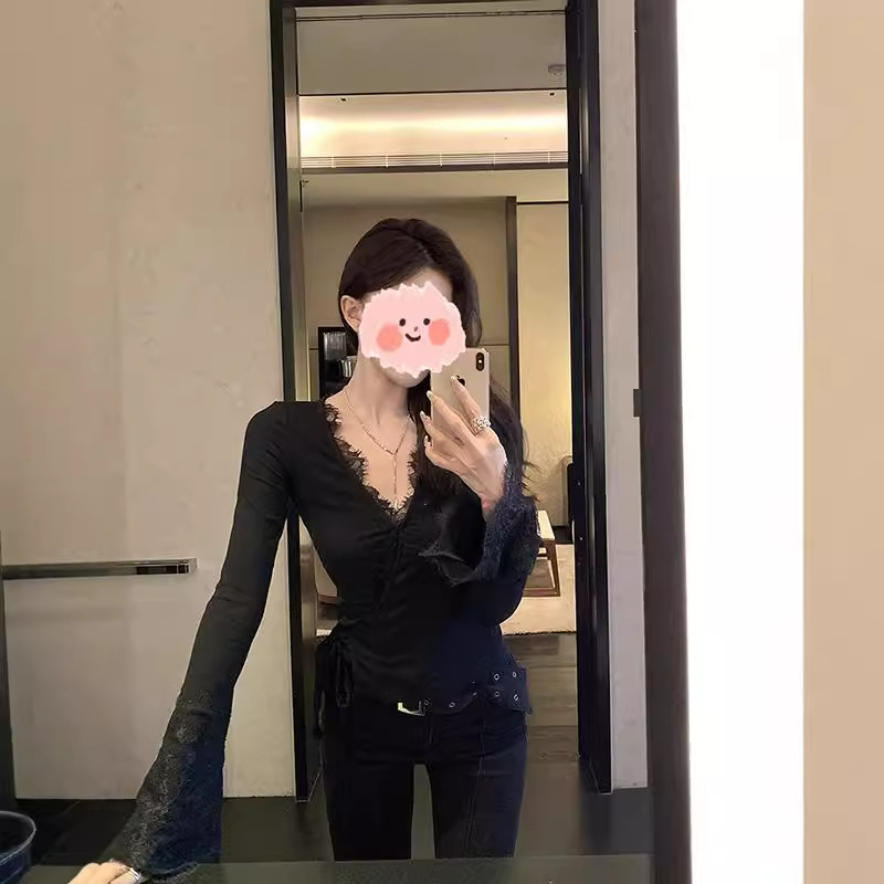 2024 New Sexy V-neck Lace Stitching Sweet Strap Top Design Sense Slim-fit Long Sleeve Base Shirt