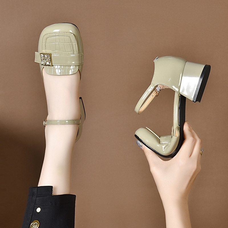 Giày sandal nữ da bóng mũi kín gót vuông ổn định, đế mềm, phối đầm mùa hè — Màu đen