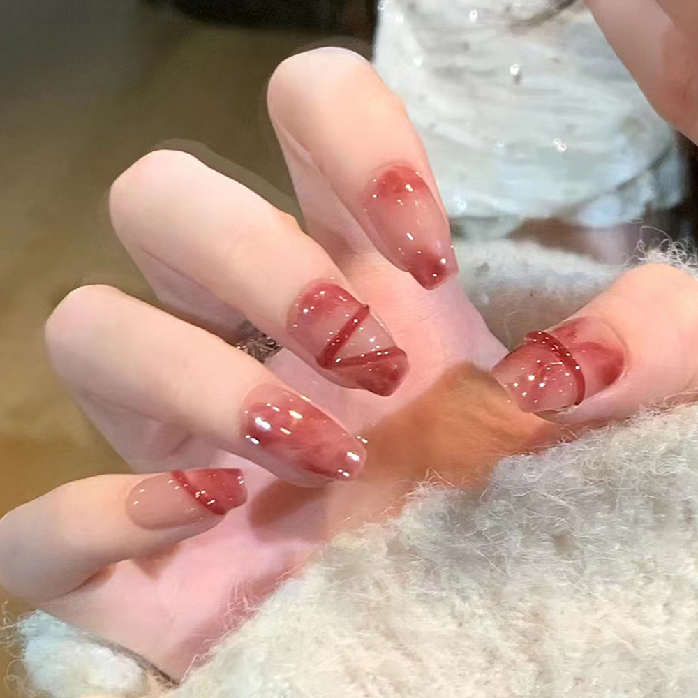 Arte de uñas al por mayor para Año Nuevo, arte de uñas hecho a mano con tendencia nacional roja del Año de la Serpiente, pegatinas de uñas con efecto ojo de gato y fuegos artificiales con un toque de alta gama.