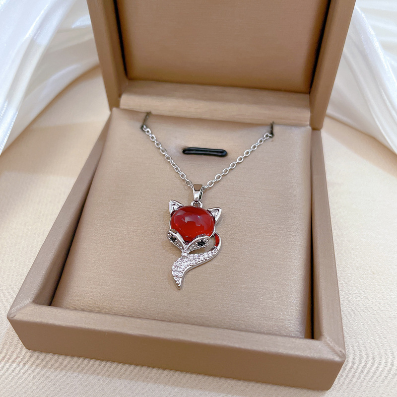 Luxe vos ketting met kristallen voor dames van titanium_voghion.com