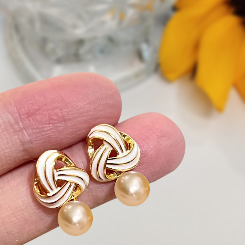 트위스트 매듭 진주 스터드 귀걸이 (오렌지 핑크 비즈)