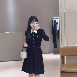 连衣裙;女式针织衫;时尚休闲套装