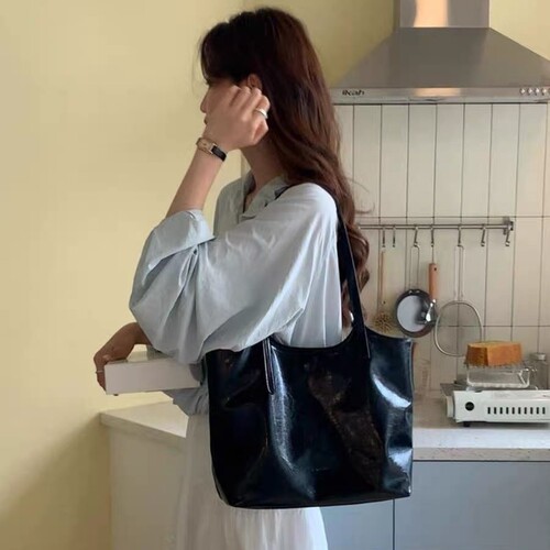 Autumn bags 2024 new large-capacity armpit bag fashionable commuter shoulder bag high-end niche versatile tote
